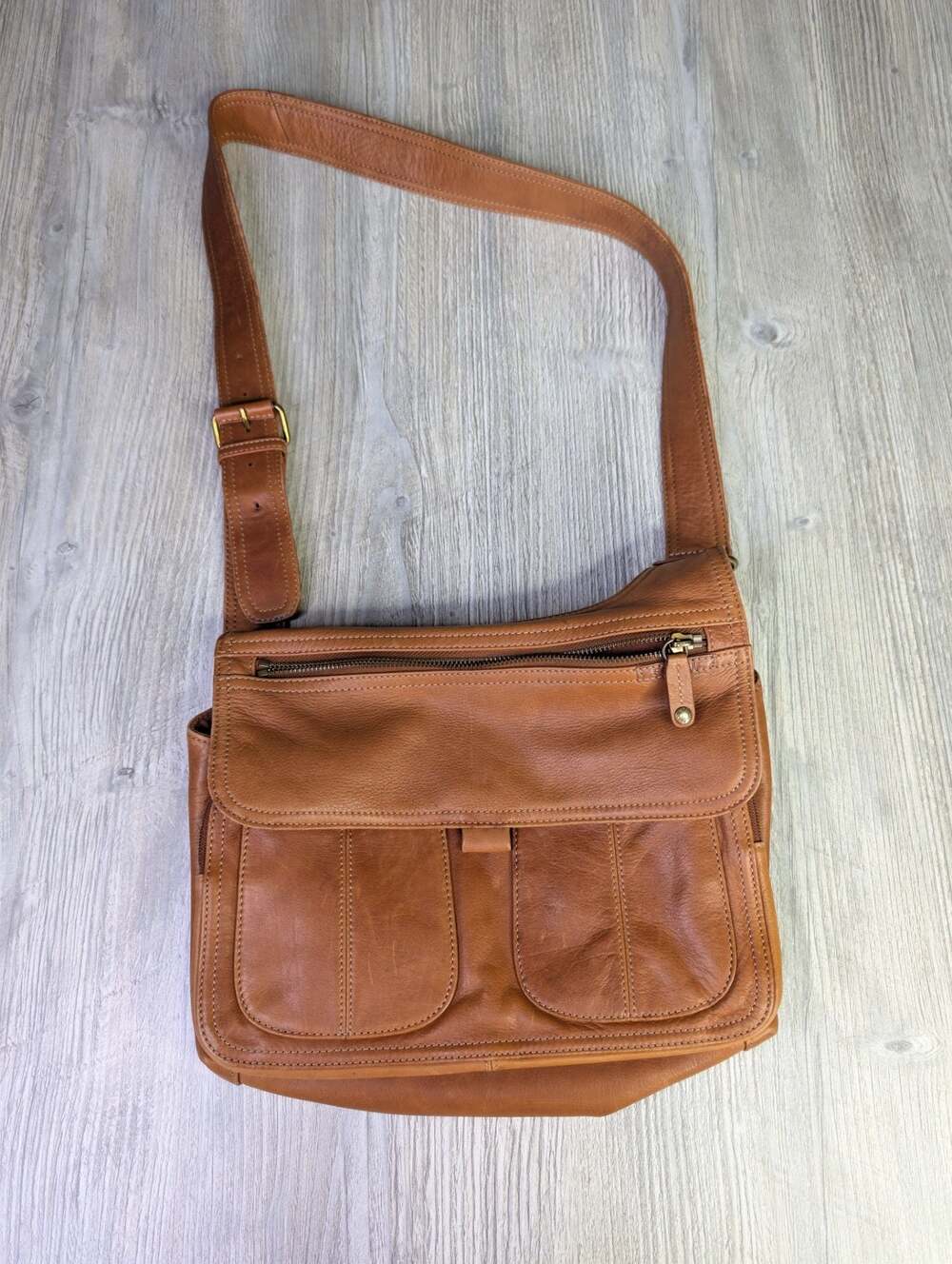 Fossil Explorer Leather Crossbody Shoulder Bag in Brown